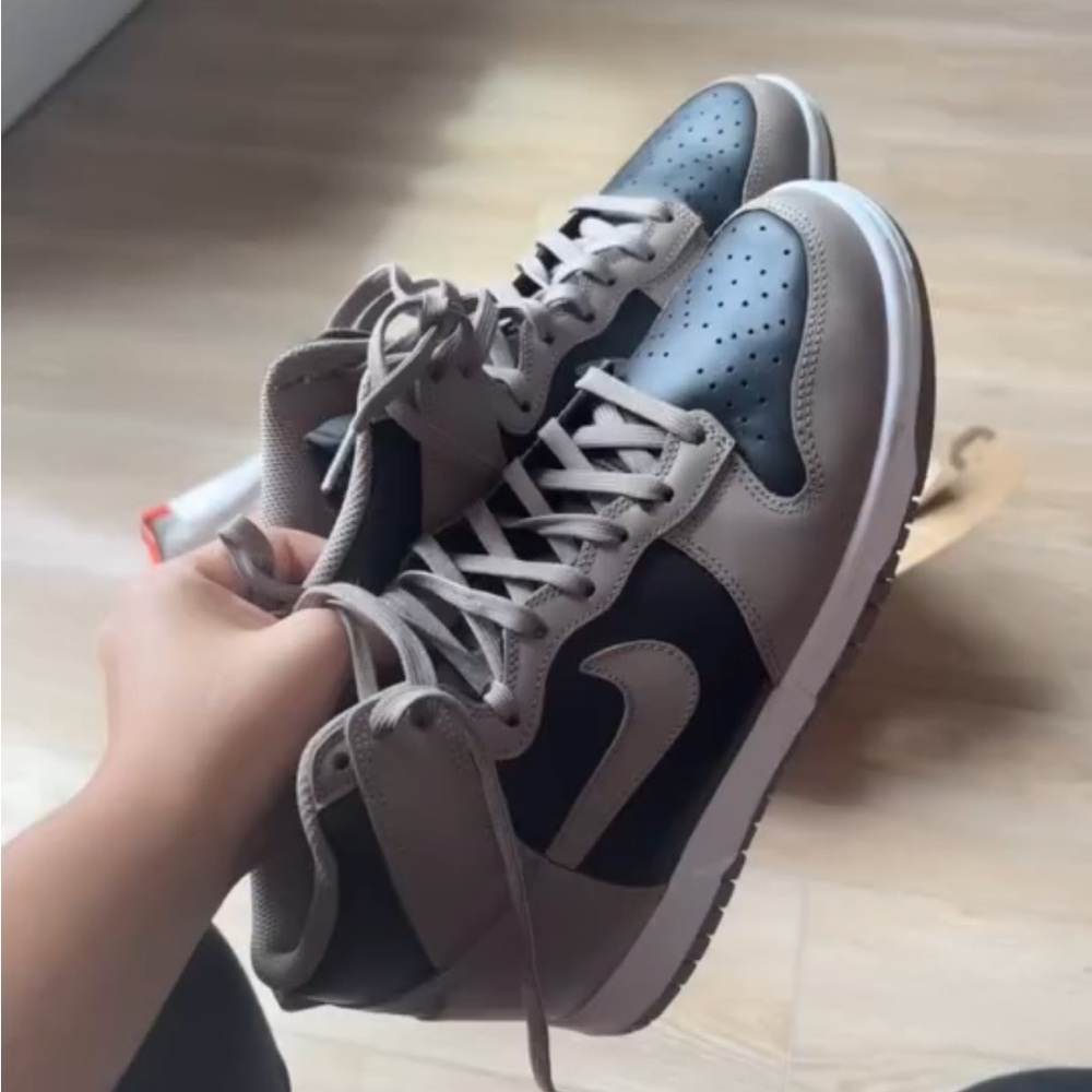 Nike Women's Black and Gray Sneakers